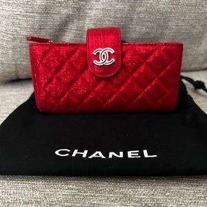 Chanel phone coin holder new